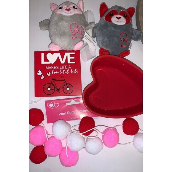 Lot of New Valentines Tiered Tray Valentines Decor - Picture 2 of 3